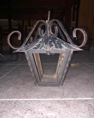 Antica lanterna ferro battuto vintage lampada