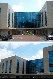 Uffici arredati con utenze