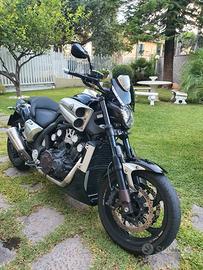 Yamaha VMAX 1700 - 200cv - V4 - Prima serie 2009