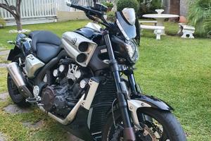 Yamaha VMAX 1700 - 200cv - V4 - Prima serie 2009