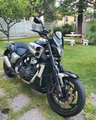 Yamaha VMAX 1700 - 200cv - V4 - Prima serie 2009
