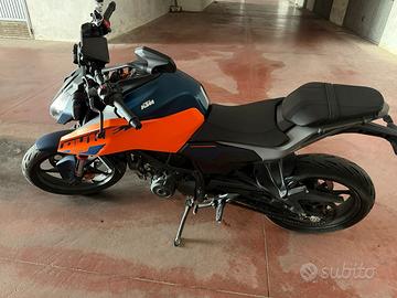 KTM DUKE 125 del 2024 come nuova