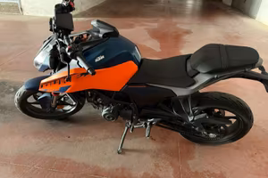 KTM DUKE 125 del 2024 come nuova