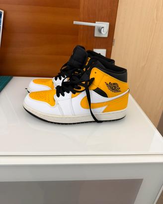 Air jordan 1  mid university gold