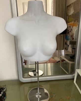 Busto donna plastica e metallo, es. porta collane