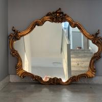 Specchio da camera con cornice in legno