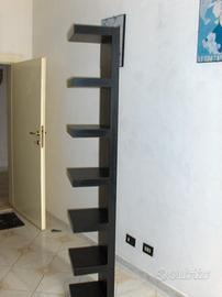Scaffale in Legno a 7 Ripiani Nero.