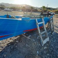 Barca in legno da pesca