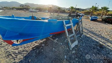 Barca in legno da pesca