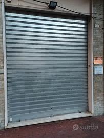 Ufficio con magazzino e servizi