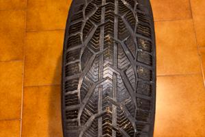 4 gomme termiche 205/50 R17 ottime