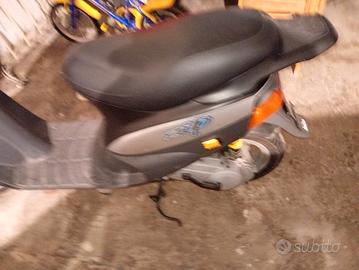 piaggio zip