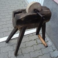 Cavalletto depoca con pietra per affilare
