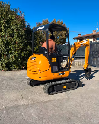 E272- Escavatore 18 q JCB 8018 allargabile
