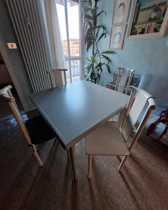 tavolo con sedie