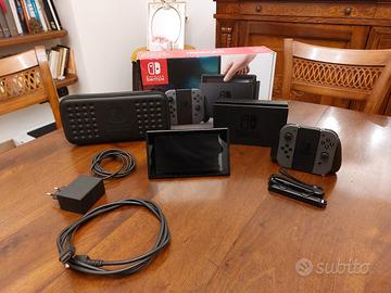 Nintendo Switch Grigia + Custodia da viaggio