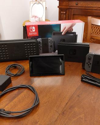 Nintendo Switch Grigia + Custodia da viaggio