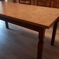 TAVOLO  DA PRANZO IN LEGNO CON PIANO EFFETTO MARMO