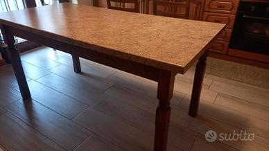 TAVOLO  DA PRANZO IN LEGNO CON PIANO EFFETTO MARMO