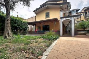 Villa di 110 m² con 4 locali e box auto doppio a B