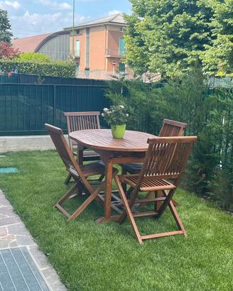 Tavolo da giardino allungabile con sedie