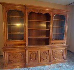 Libreria in noce con intarsi in radica e vetrina