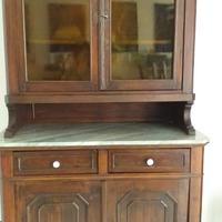 credenza in legno e piano in marmo 