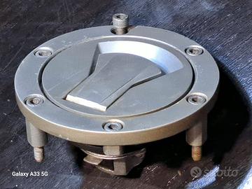 Ktm Duke 690 modello '17, tappo serbatoio benzina.