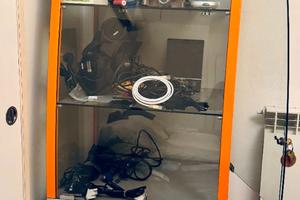 Due vetrini grande per negozio uno costa 50 euro