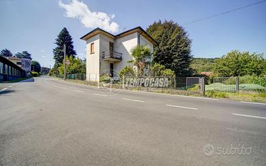 Villa a Azzate Via Giuseppe Garibaldi 4 locali