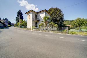 Villa a Azzate Via Giuseppe Garibaldi 4 locali