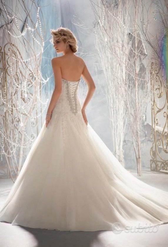 Abiti da sposa con corpetto swarovski on sale e gonna ampia