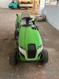 trattorino taglia erba