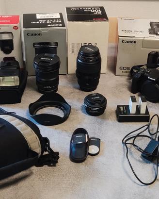 Canon 250D + obbiettivi + flash + accessori