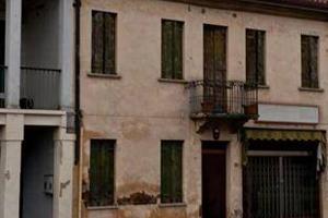 Immobile in asta di 192 m² con 4 locali e box auto