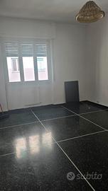 Luminoso monolocale. via piacenza Genova