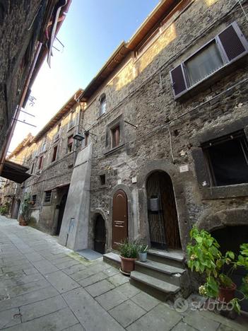 MONOLOCALE A VITERBO