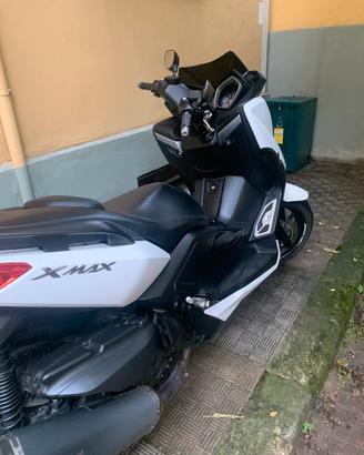 Yamaha XMAX 400