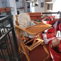 seggiolone in legno con imbottitura e cintura