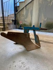 Aratro motocoltivatore