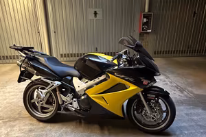 Moto Honda VFR 800 V tec (con tris valigie)