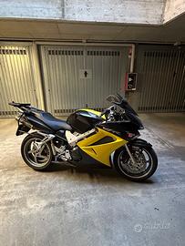 Moto Honda VFR 800 V tec (con tris valigie)