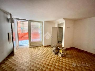 MONOLOCALE A MONTEFIASCONE