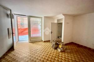 MONOLOCALE A MONTEFIASCONE