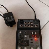 mixer behringer 502