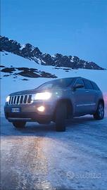 grand cheeroke 2011 overland (jeep)