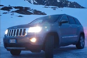 grand cheeroke 2011 overland (jeep)