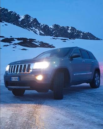 grand cheeroke 2011 overland (jeep)