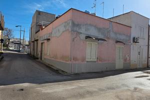 Tre Fontane casa indipendente a 50 metri dalla Pi