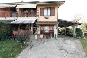 La tua villetta con PISCINA, GIARDINO, box e taver